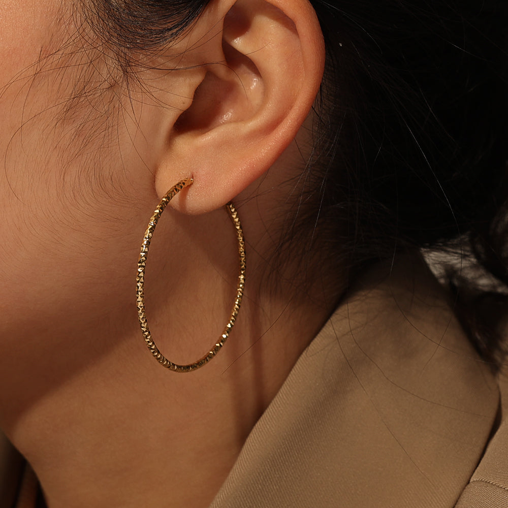 Textured Hoop Earrings – Gold (50 mm)