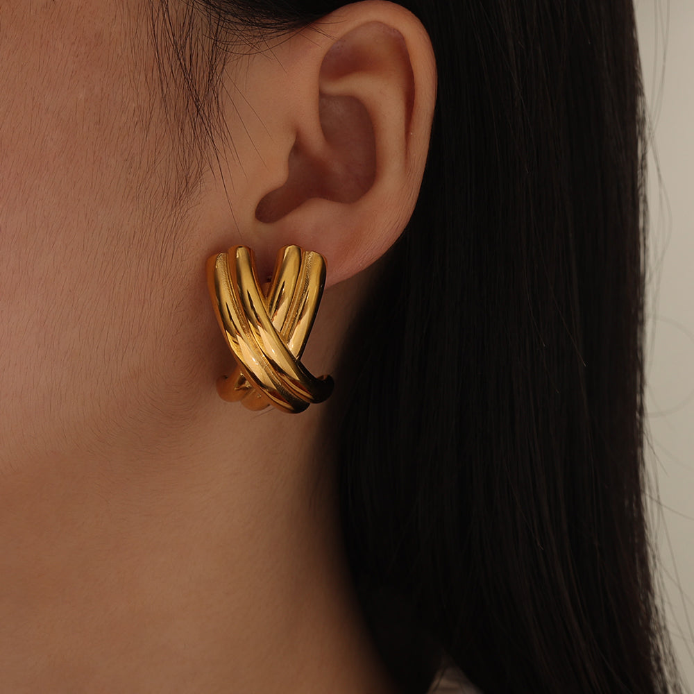 Twisted X Earrings – Gold (20 × 32.7 mm)
