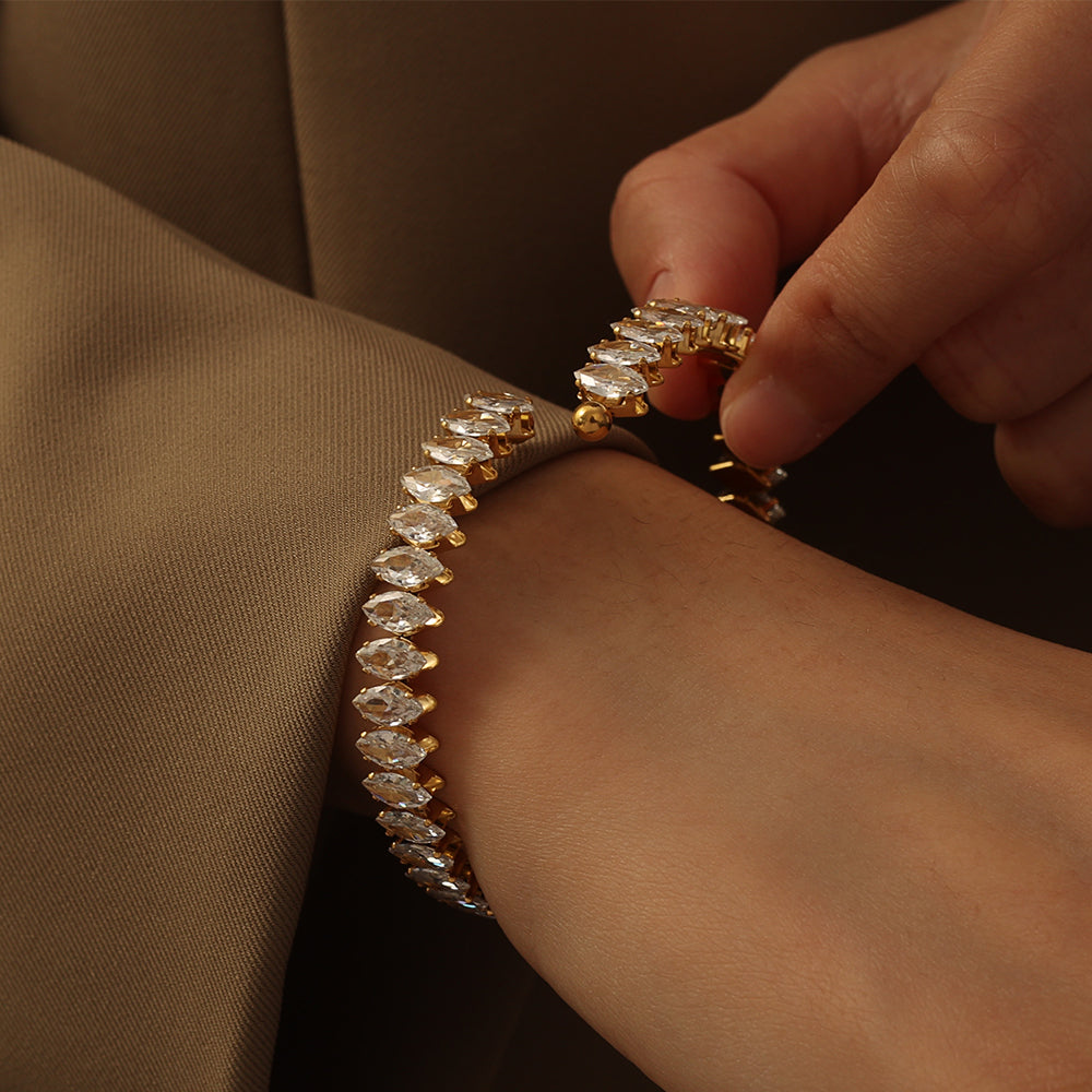 Zircon Crown Bangle – Gold (52.8 mm)