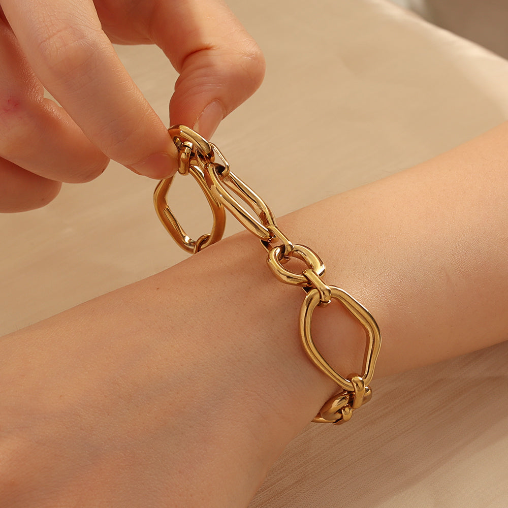 Chunky Oval Link Bracelet – Gold