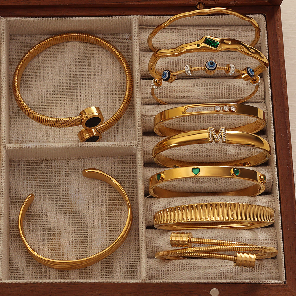 Baguette Zircon Accent Cuff – Gold (61 mm)