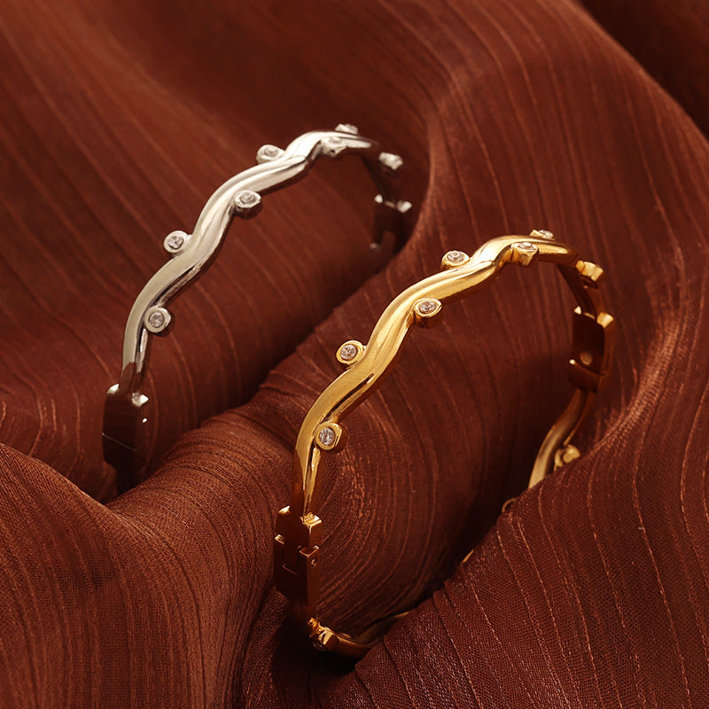 Wave Crystal Bangle – Gold