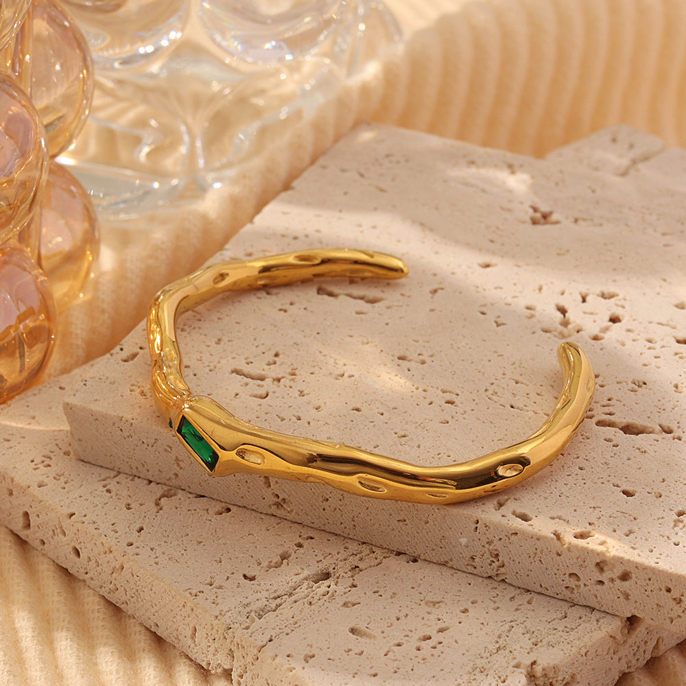 Baguette Zircon Accent Cuff – Gold (61 mm)