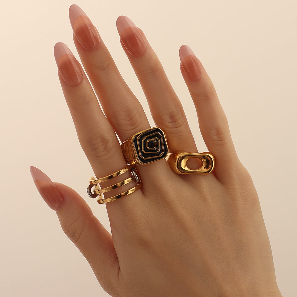 Enamel Signet Ring – Gold