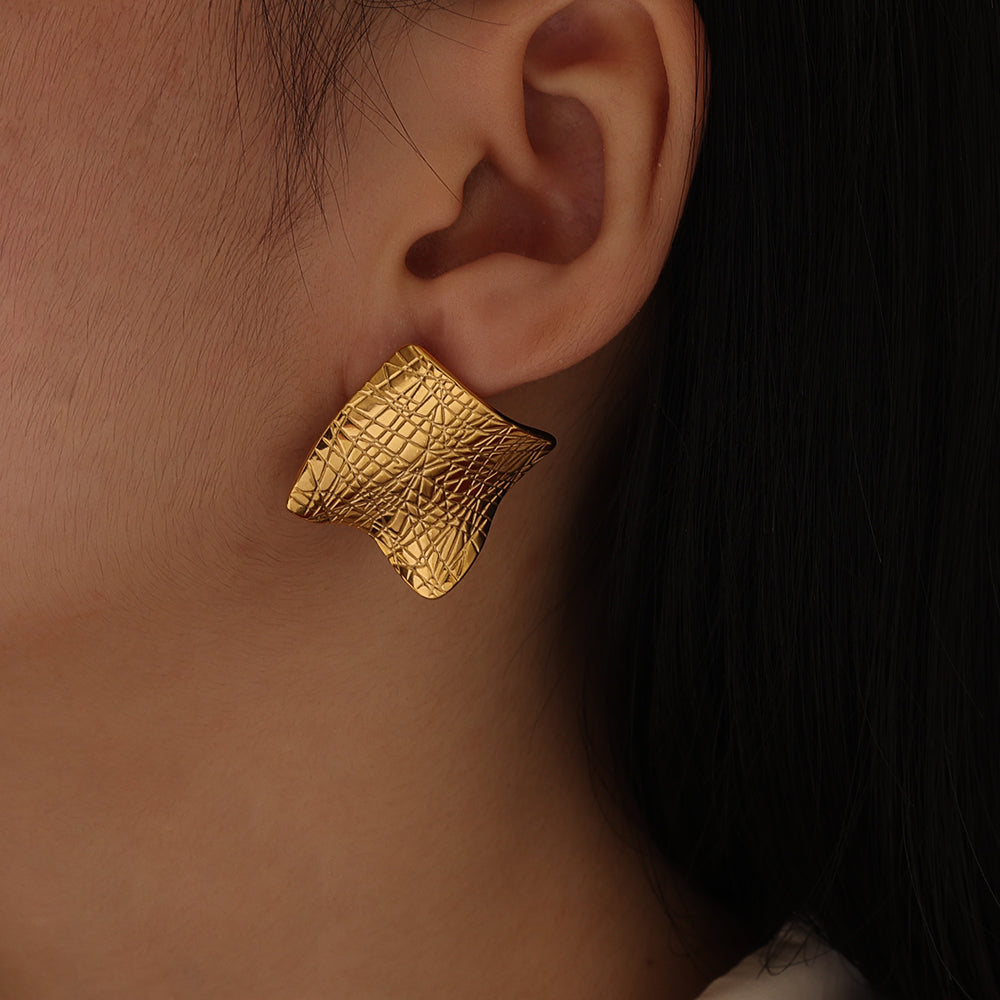 Hammered Pillow Studs – Gold (30 mm)