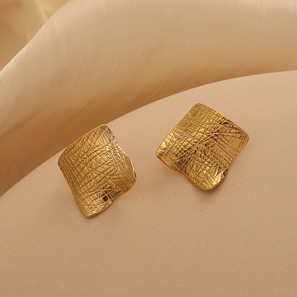 Hammered Pillow Studs – Gold (30 mm)