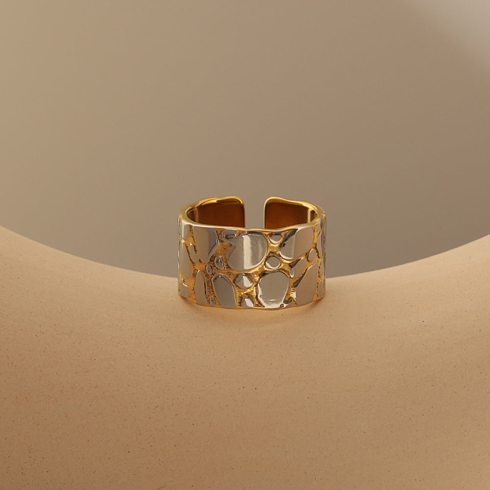 Wide Geo Cuff Ring – Gold