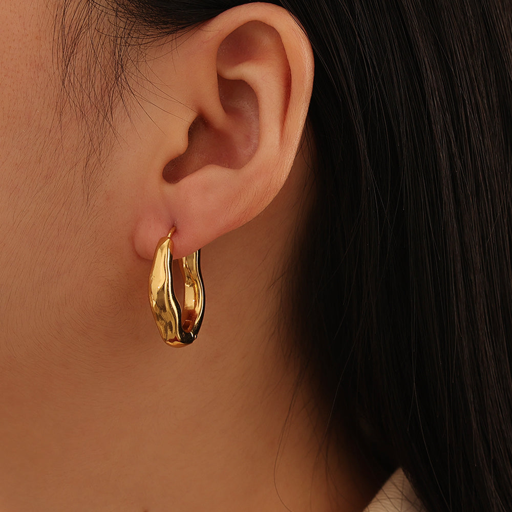 Wave Huggies – Gold (20 × 25 mm)