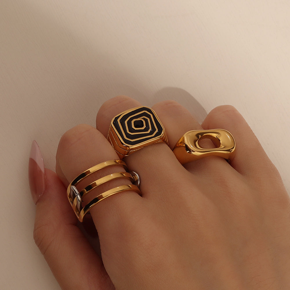 Enamel Signet Ring – Gold