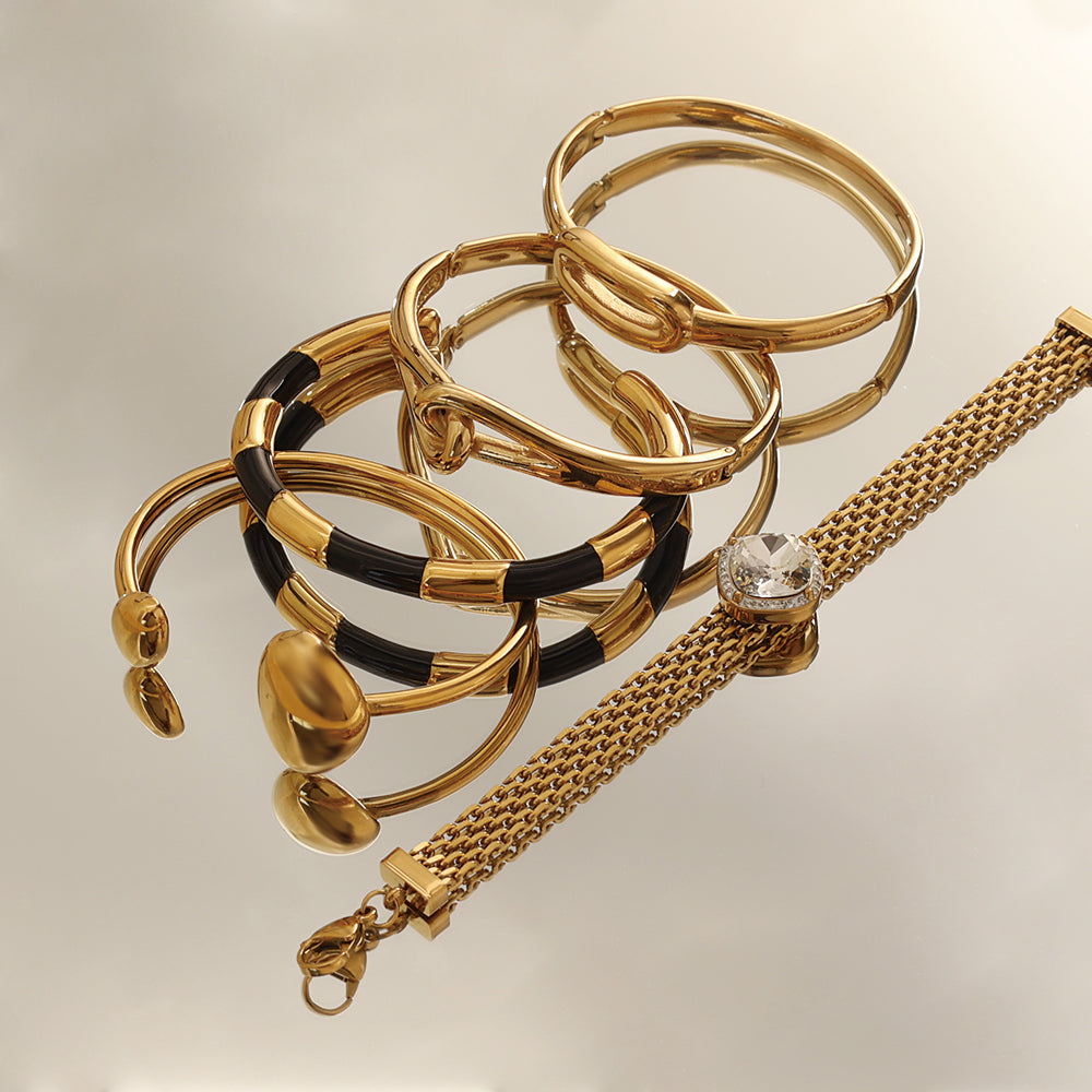 Enamel Accent Bangle White & Black– Gold (60 mm)