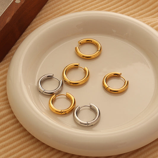 Sleek Mini Hoops – Silver (22 × 4 mm)