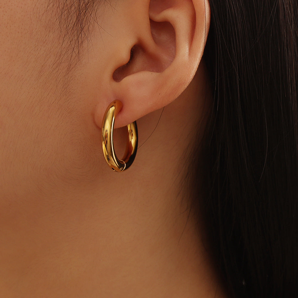 Sleek Mini Hoops – Gold (22 × 4 mm)