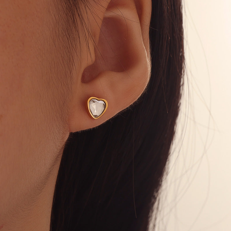 Tiny Heart Studs – Gold (7 mm)