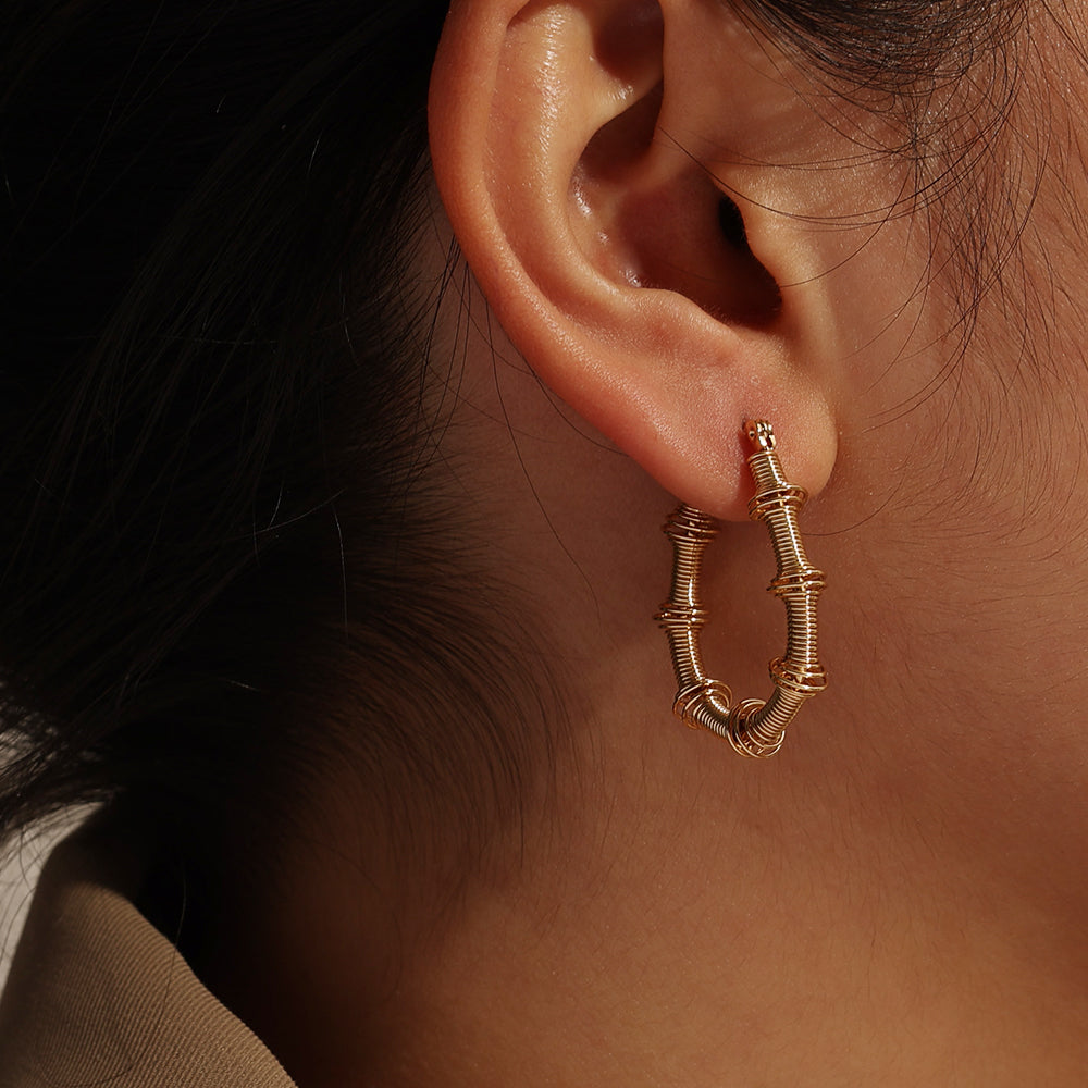 Sculpted Hoop Earrings – Gold (27 × 34 mm)