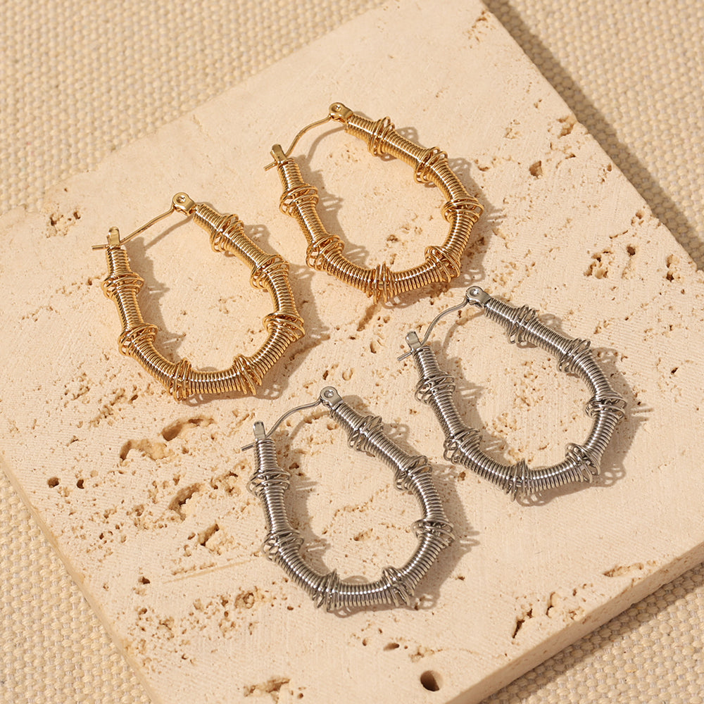 Sculpted Hoop Earrings – Gold (27 × 34 mm)