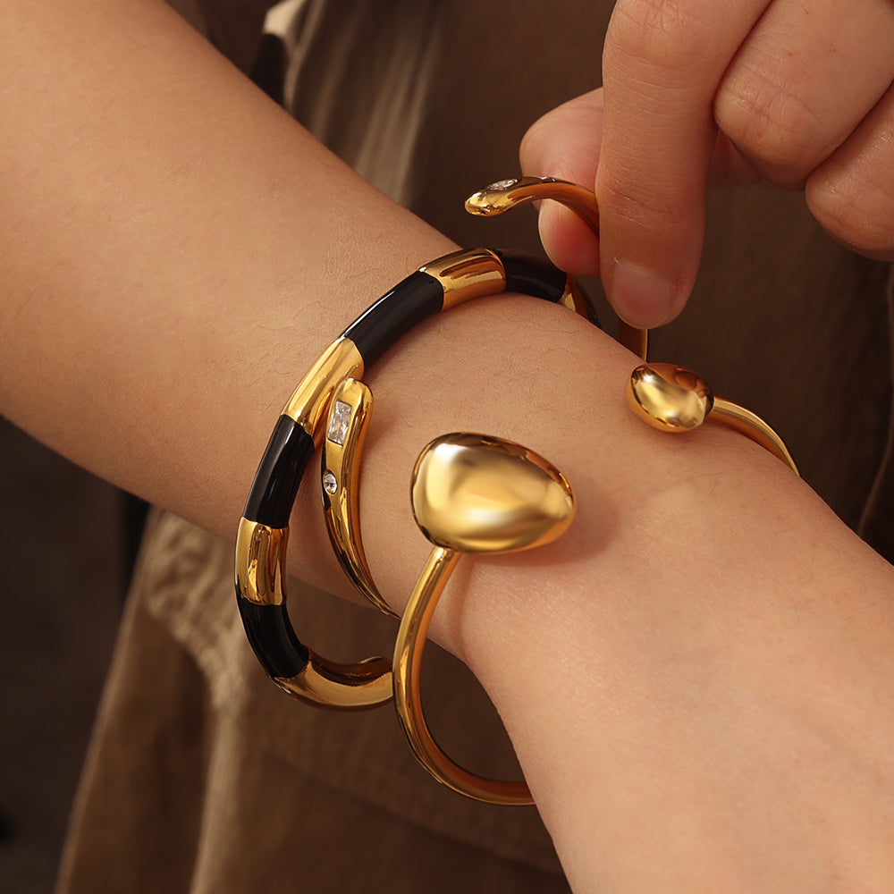 Enamel Accent Bangle White & Black– Gold (60 mm)