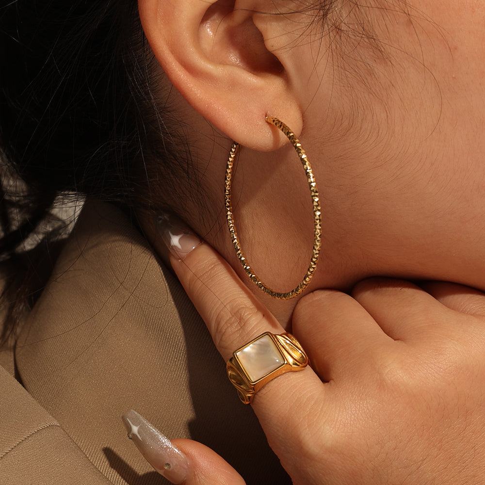 Textured Hoop Earrings – Gold (50 mm)