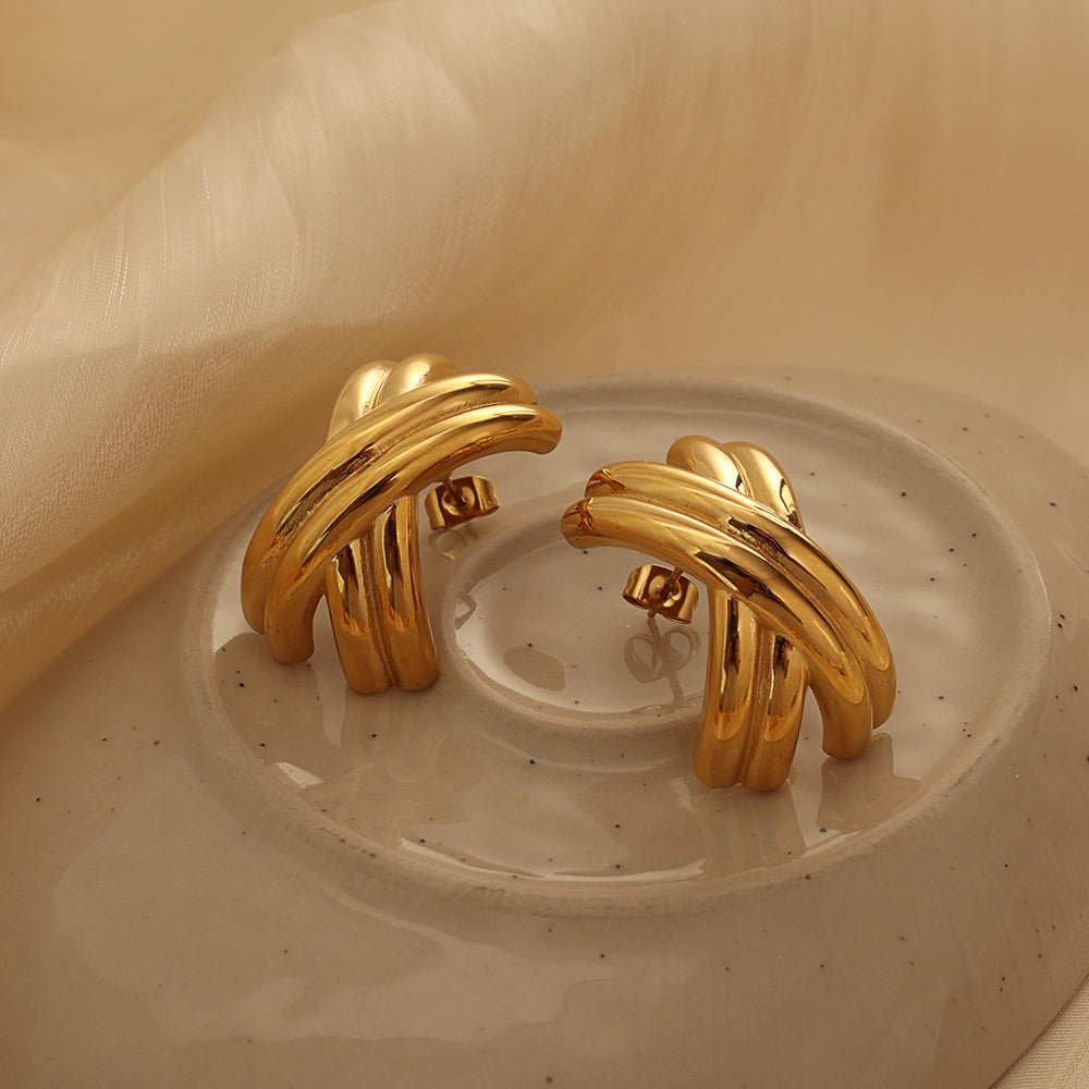 Twisted X Earrings – Gold (20 × 32.7 mm)