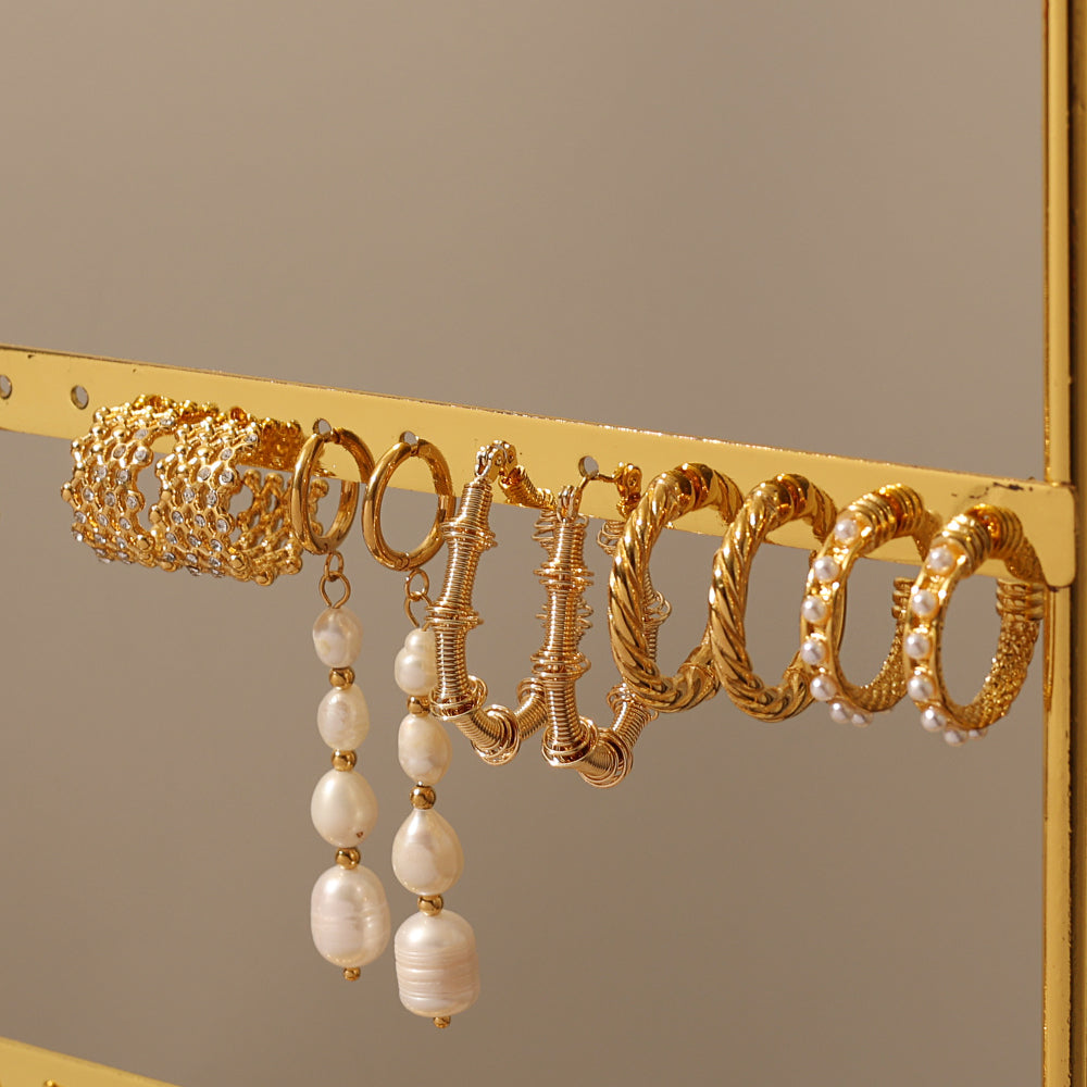 Sculpted Hoop Earrings – Gold (27 × 34 mm)