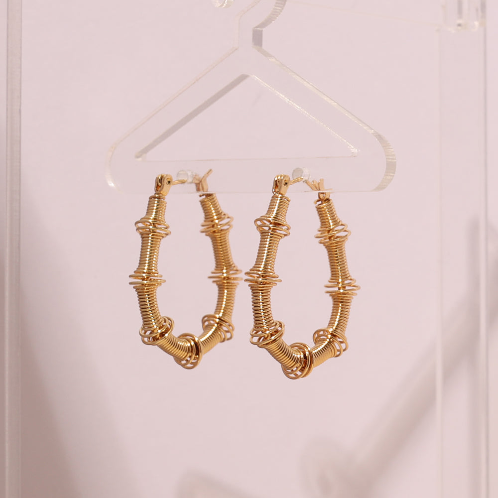 Sculpted Hoop Earrings – Gold (27 × 34 mm)