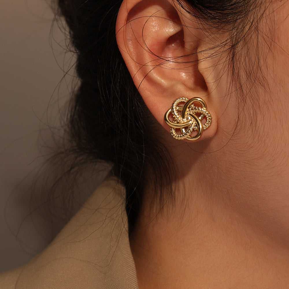 Textured Knot Huggies – Gold (18.5 mm)