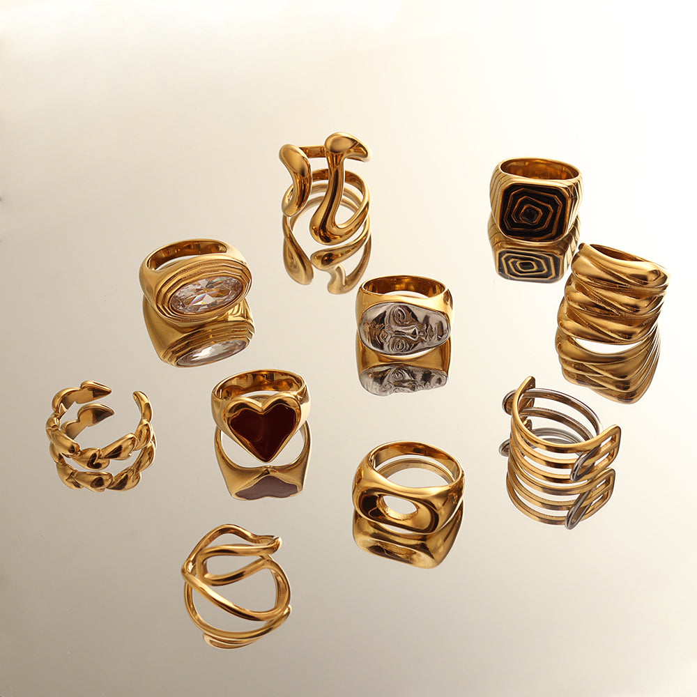 Enamel Signet Ring – Gold