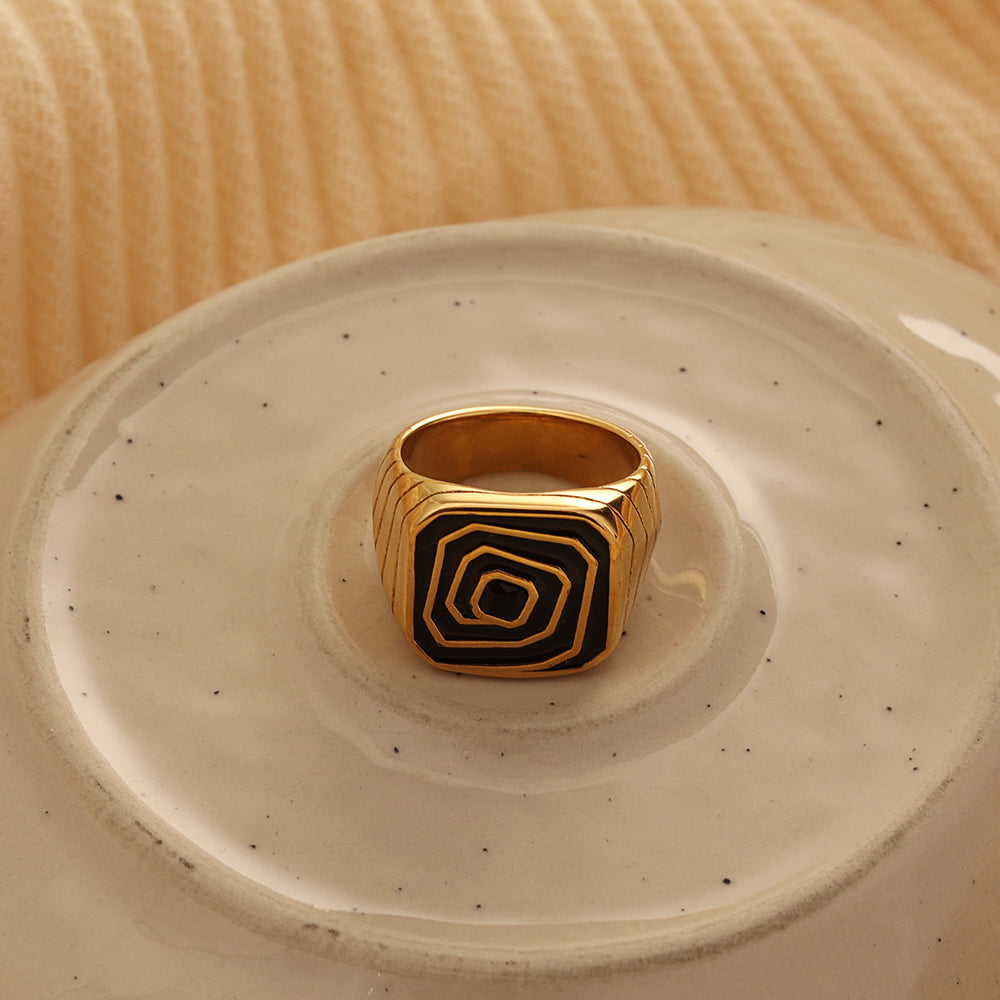 Enamel Signet Ring – Gold