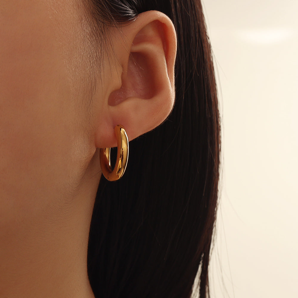 Sleek Mini Hoops – Gold (22 × 4 mm)