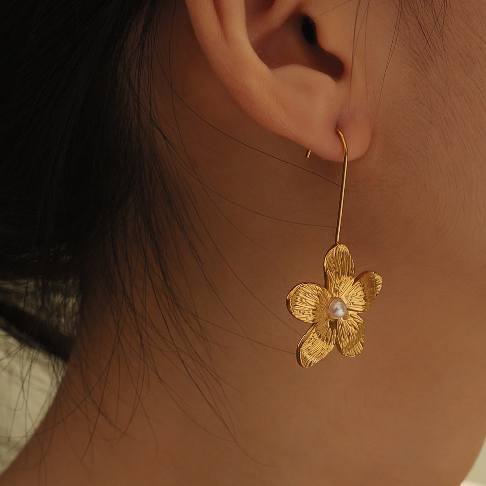 Blossom Studs – Gold (Flower 25 × 24 mm)