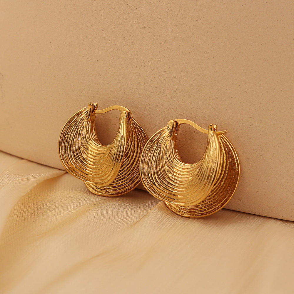 Wave-Ridge Huggies – Gold (27 mm)