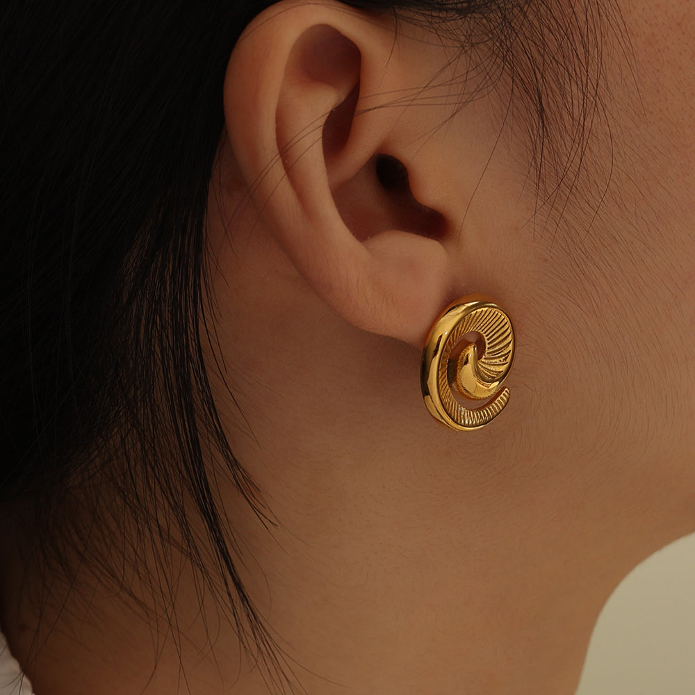 Spiral Swirl Stud Earrings – Gold (19 mm)