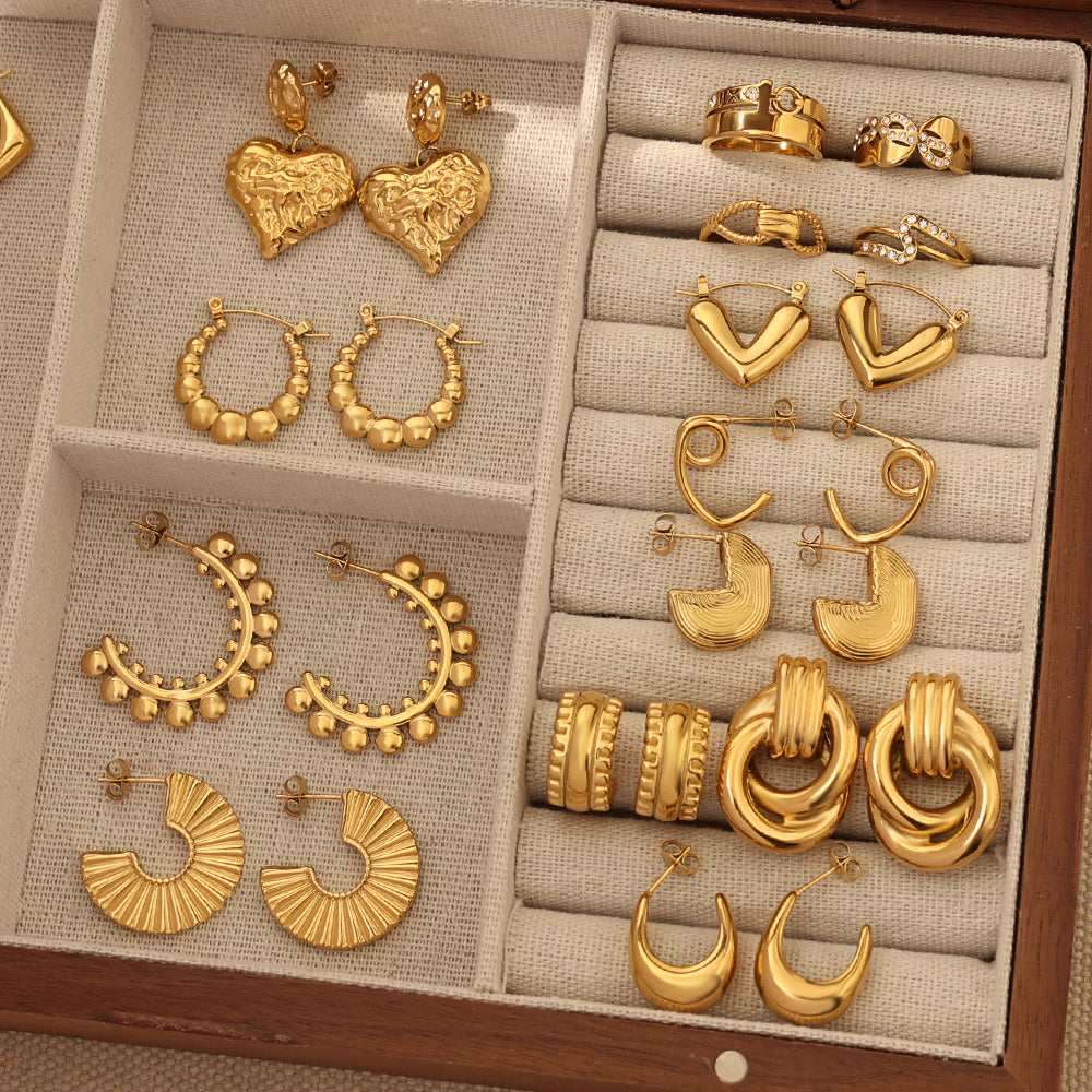 Handle: puffed-heart-huggies-gold-20mm
